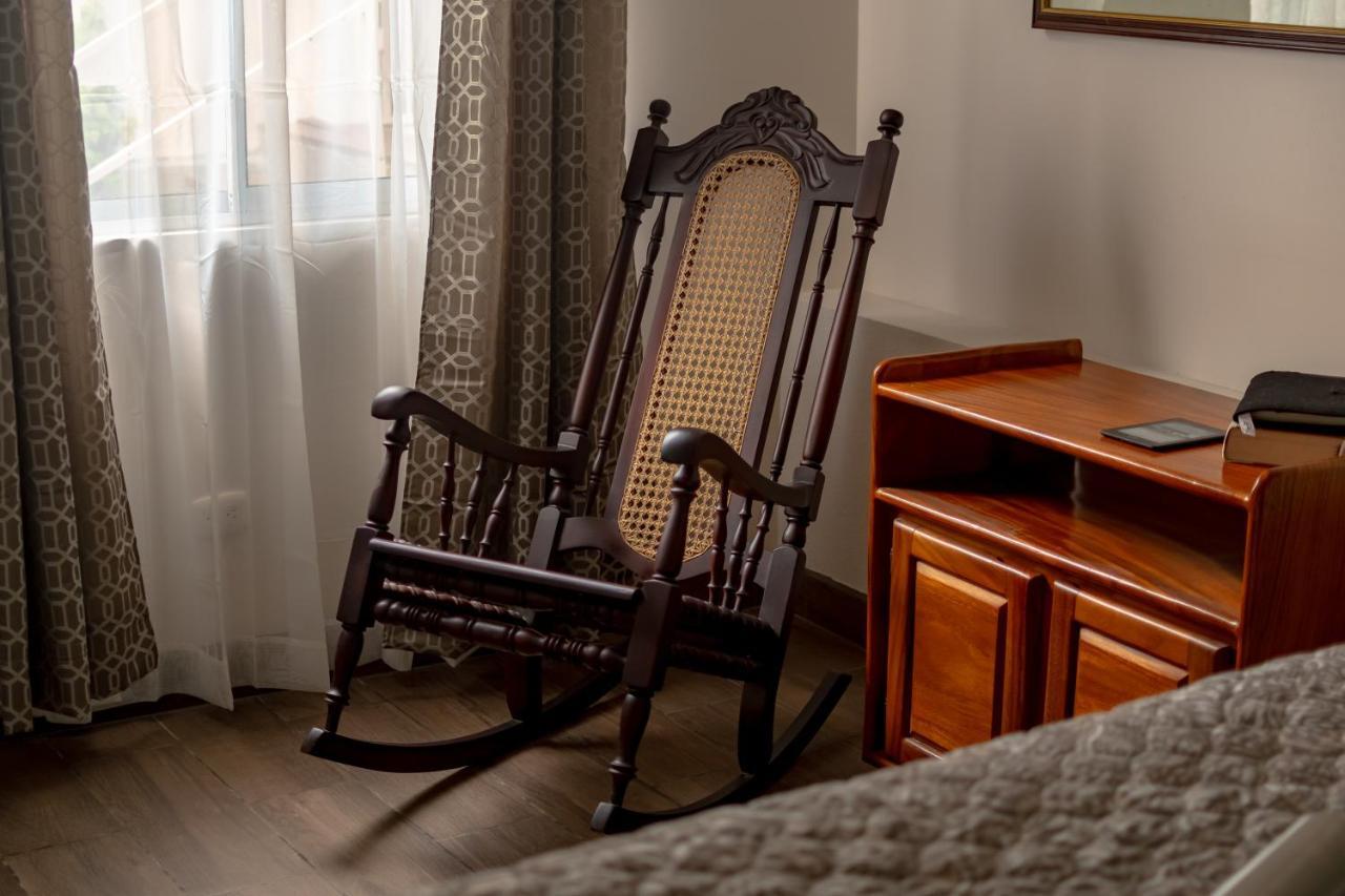 Alice Y Juancito Boutique Hotel Алахуэла Экстерьер фото